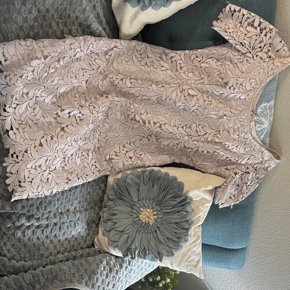 Elegant Lace Dress in Light Purple